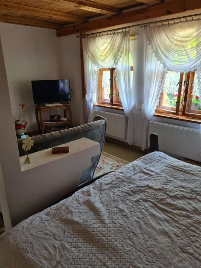 Dworek Sw.Antoniego Slawutowo Bagian luar foto