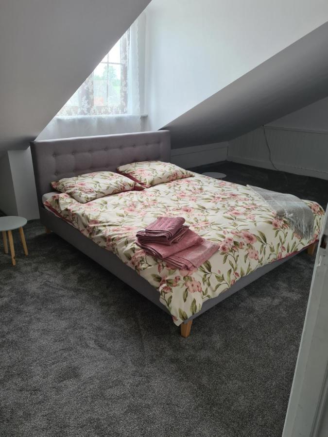 Dworek Sw.Antoniego Slawutowo Bagian luar foto