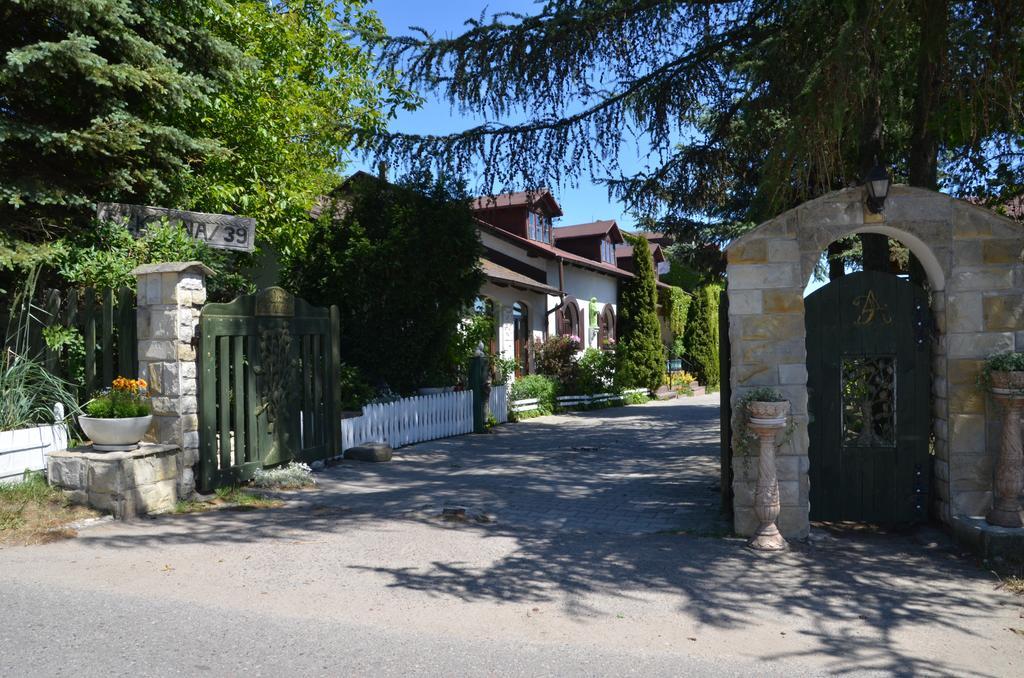 Dworek Sw.Antoniego Slawutowo Bagian luar foto