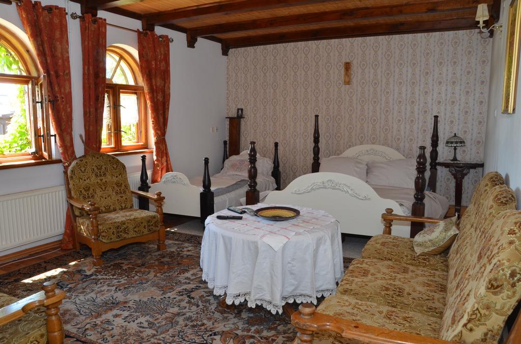 Dworek Sw.Antoniego Slawutowo Bagian luar foto